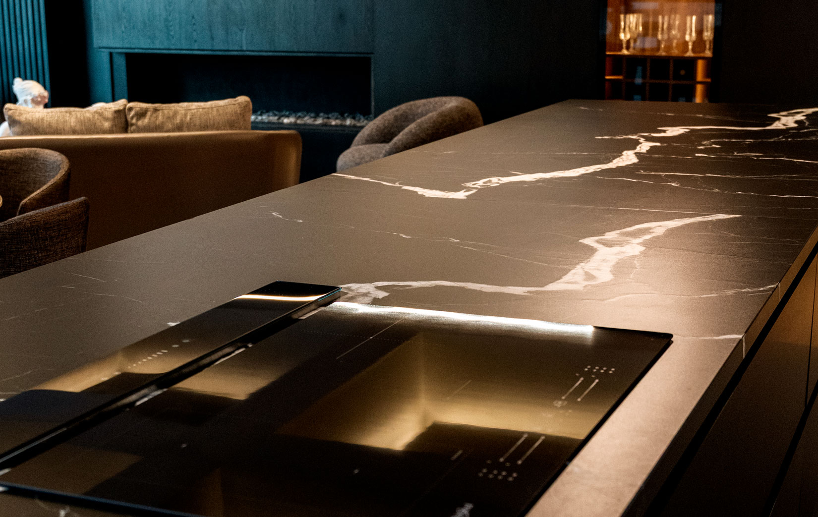 diseno-cocina-integral-moderna-oscura-premium-negro
