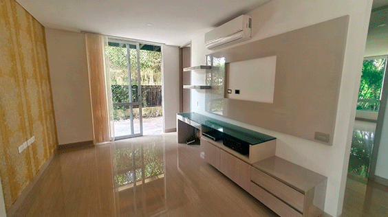 Mueble-entretenimiento-personalizado-para-televisor-acabados-brillantes